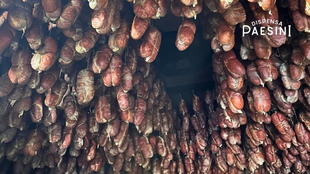 Essiccazione naturale della ‘Nduja appesa al Salumificio San Donato