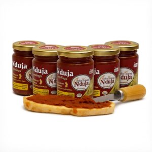 Cinque vasetti di 'Nduja di Spilinga San Donato con fetta di pane spalmata