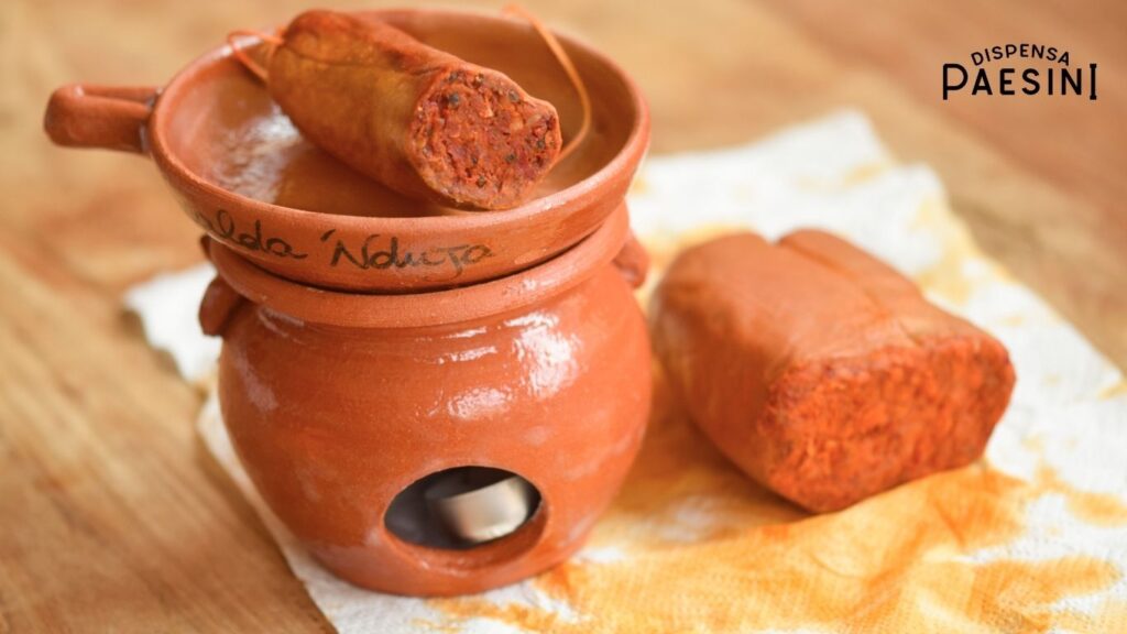 Scaldanduja in terracotta con ‘nduja da spalmare