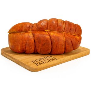 ‘Nduja calabrese in budello naturale su tagliere in legno con incisione Dispensa Paesini